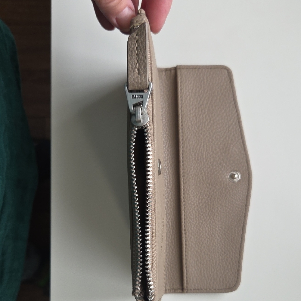 Roots Wallet - Picture 4 of 8